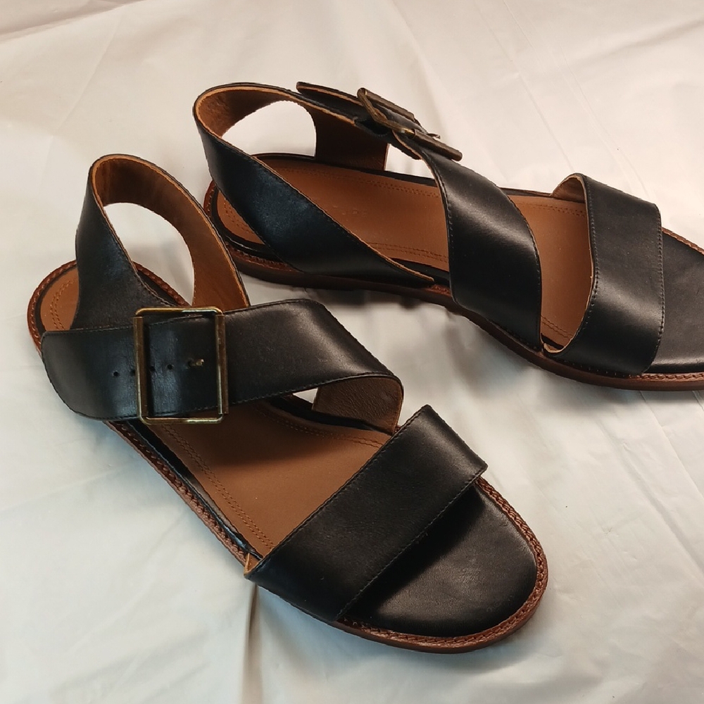 Nordstrom Signature Black Leather Sandals size 8. mint condition